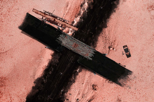 free-desert-road-jump-red-soil